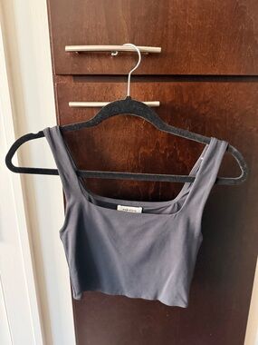 Babaton Black Square-Neck Crop Tank Top